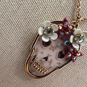 Vtg Betsy Johnson sugar skull gold tone pendant necklace